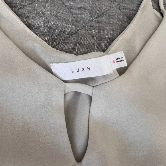 Lush keyhole spaghetti strap tank - Picture 2 of 3